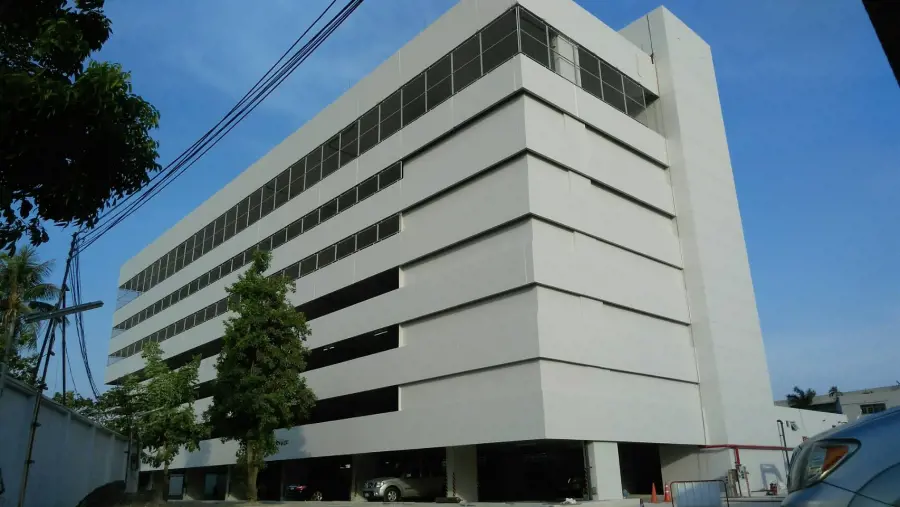 งานก่อสร้าง อาคารจอดรถ 7 ชั้น โรงพยาบาลเกษมราษฎร์ รัตนาธิเบศร์