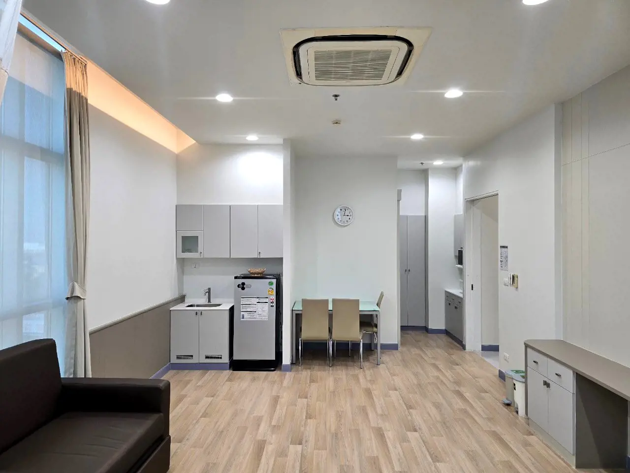 งานสถาปัตยกรรมและตกแต่งภายใน โรงพยาบาลเวิลด์เมดิคอล ช้ันที่ 9