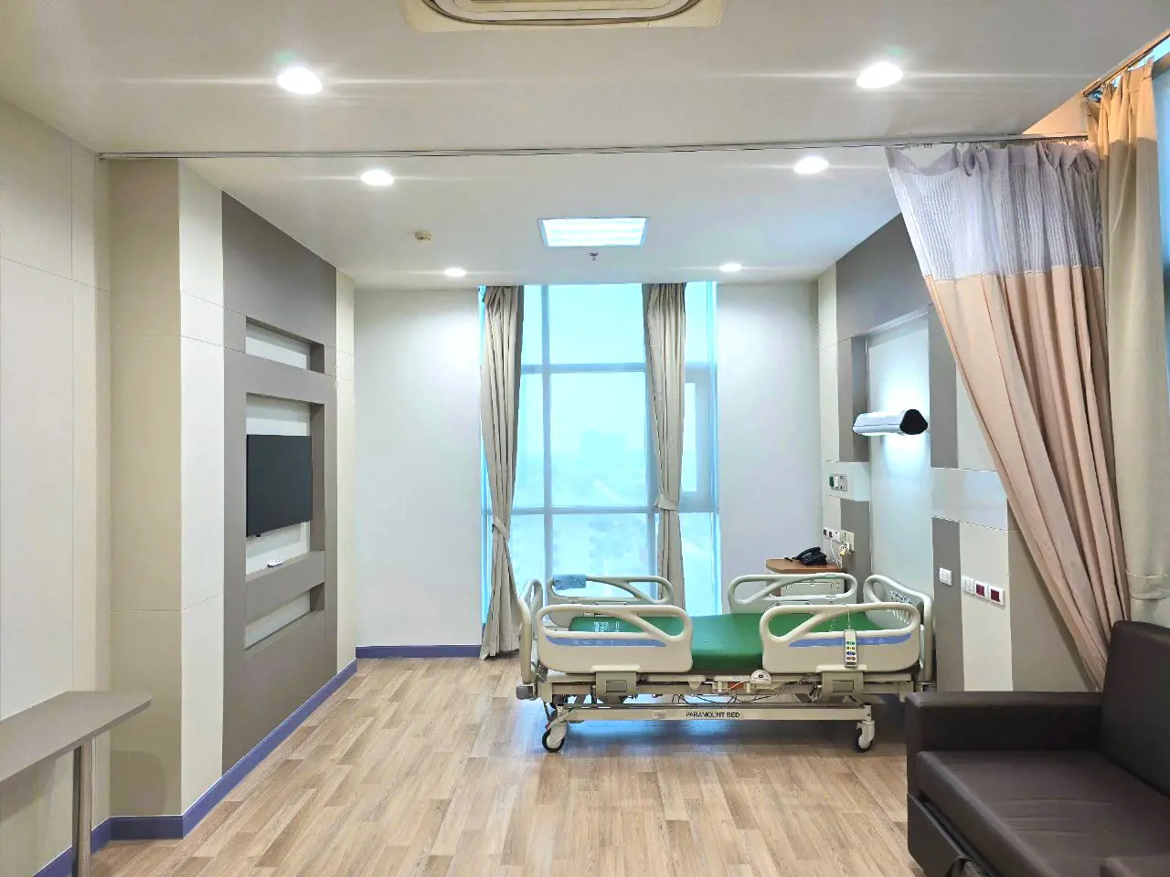 งานสถาปัตยกรรมและตกแต่งภายใน โรงพยาบาลเวิลด์เมดิคอล ช้ันที่ 9